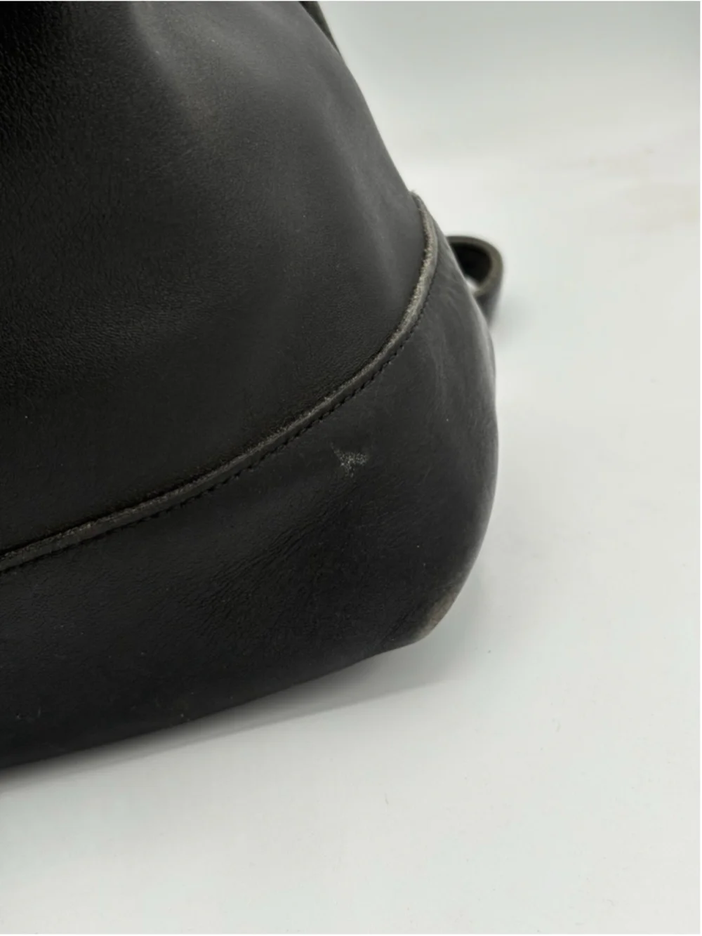 Vintage COACH Daypack Leather Black Turn Lock Logo Charm USA D8D-9791